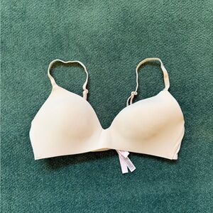 VS T-Shirt Bra Size 36B (Cream)
